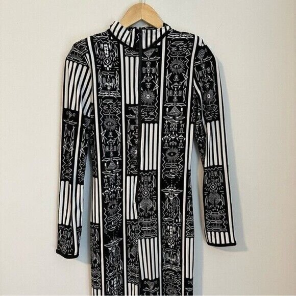 Black Mystical Printed Long Sleeve Tee with O-Neck Design Sized Large - Picture 3 of 12